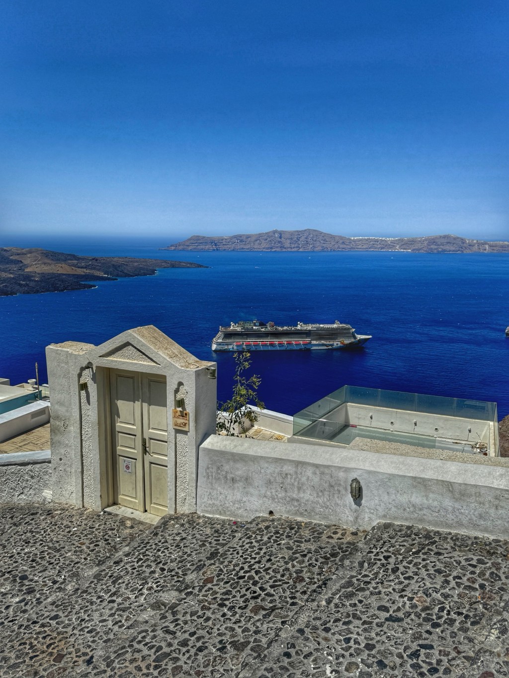 Sat August 17: Santorini – Beautiful Settings, Grubby Proprietors and Sad Donkeys